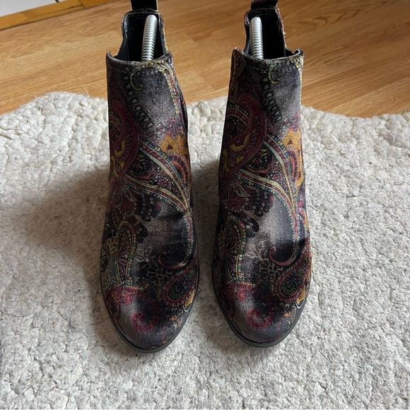 BP: Multicolored Jewel Paisley Velvet Velore Almond Toed Block Heel Boots Sz 9M - Picture 2 of 10